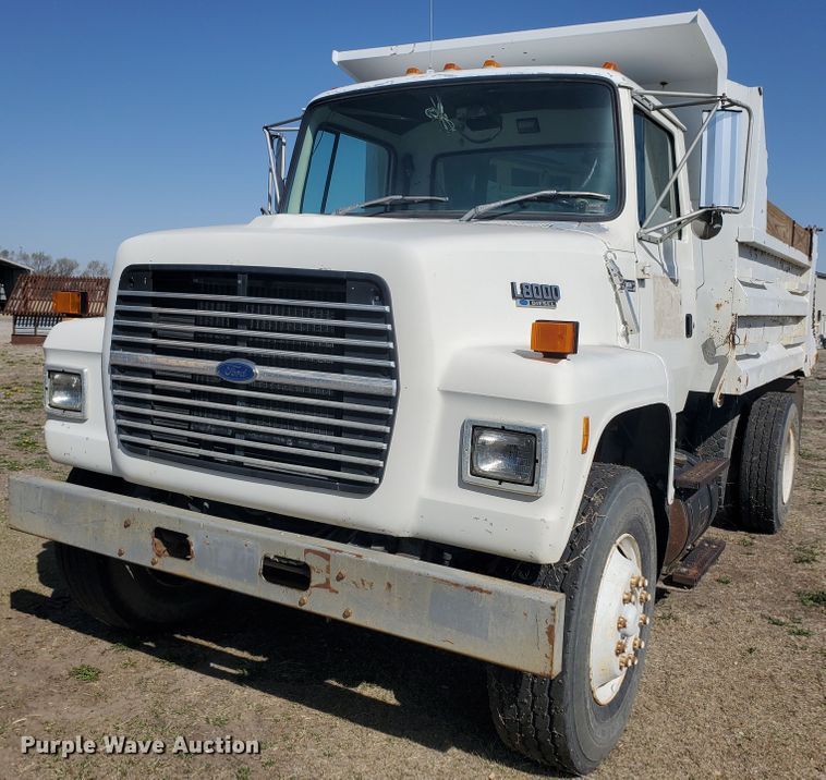 image for item IX9150 1992 Ford L8000  dump truck