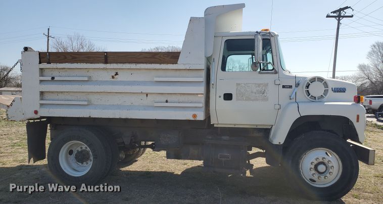 image for item IX9150 1992 Ford L8000  dump truck