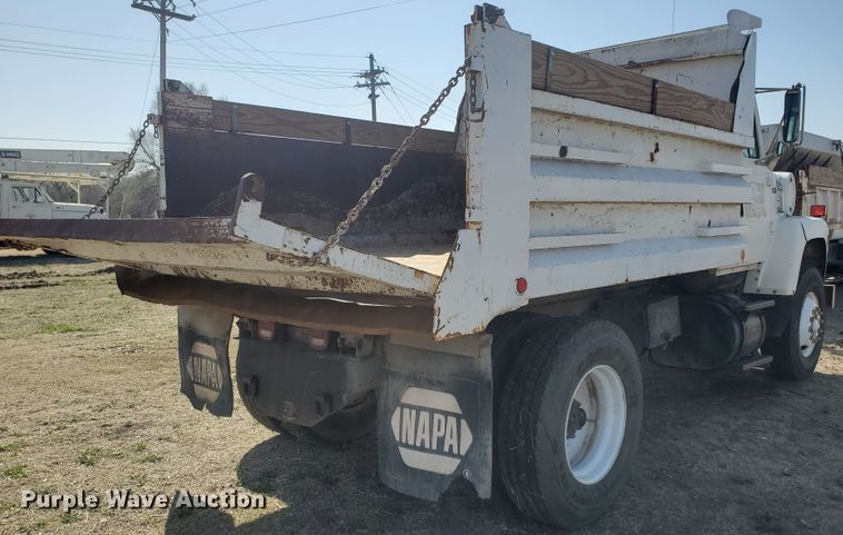 image for item IX9150 1992 Ford L8000  dump truck