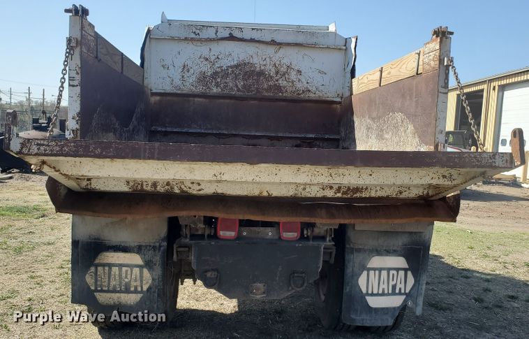 image for item IX9150 1992 Ford L8000  dump truck