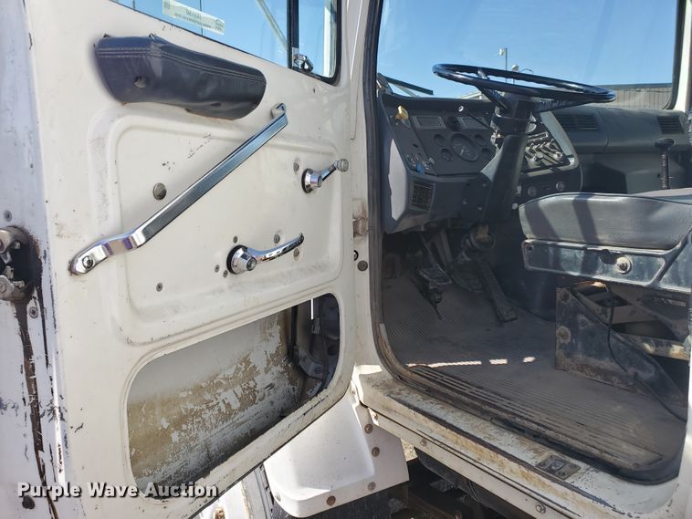 image for item IX9150 1992 Ford L8000  dump truck