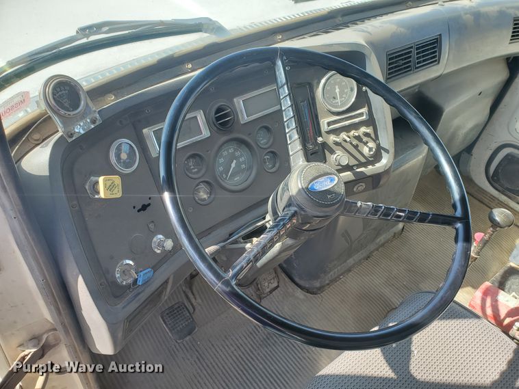 image for item IX9150 1992 Ford L8000  dump truck