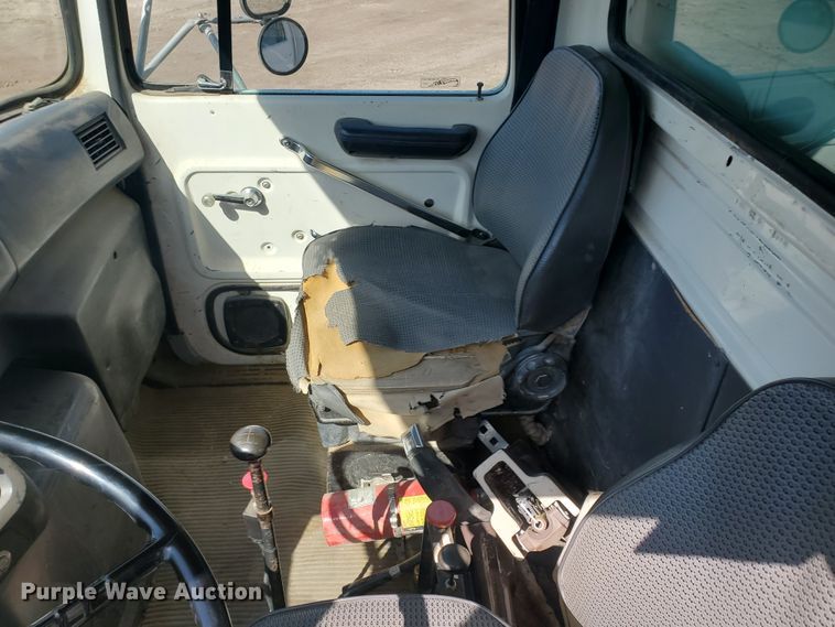 image for item IX9150 1992 Ford L8000  dump truck