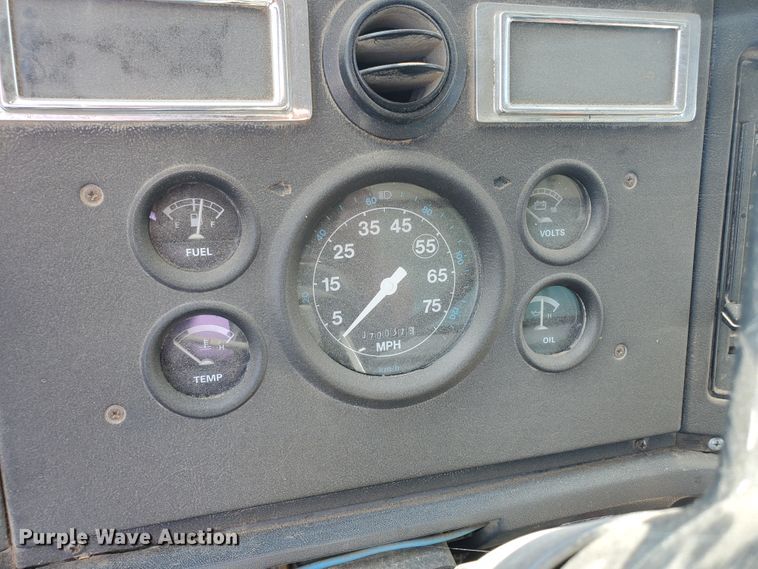 image for item IX9150 1992 Ford L8000  dump truck