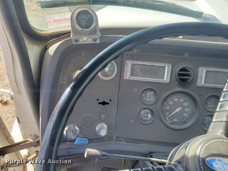 image for item IX9150 1992 Ford L8000  dump truck