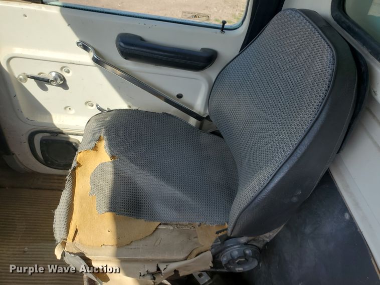 image for item IX9150 1992 Ford L8000  dump truck