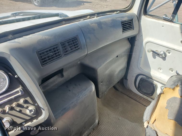 image for item IX9150 1992 Ford L8000  dump truck