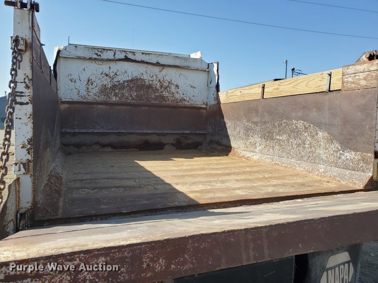 image for item IX9150 1992 Ford L8000  dump truck