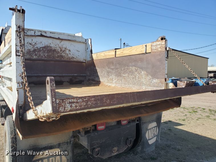 image for item IX9150 1992 Ford L8000  dump truck