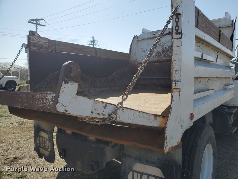 image for item IX9150 1992 Ford L8000  dump truck
