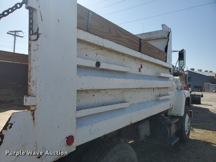 image for item IX9150 1992 Ford L8000  dump truck