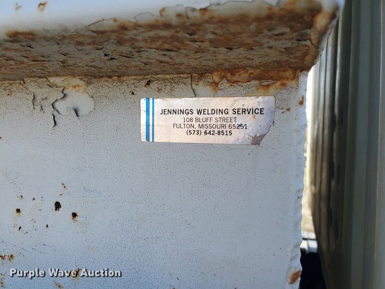 image for item IX9150 1992 Ford L8000  dump truck