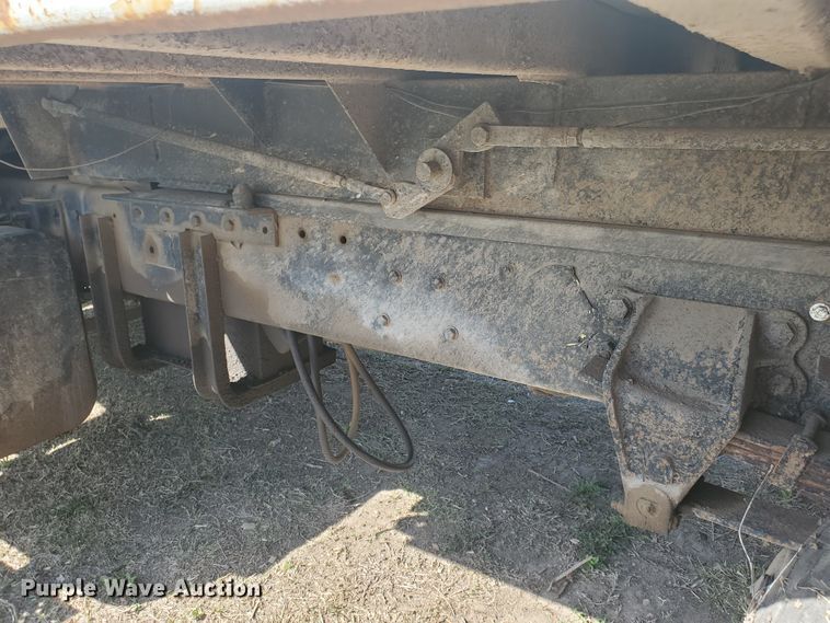 image for item IX9150 1992 Ford L8000  dump truck