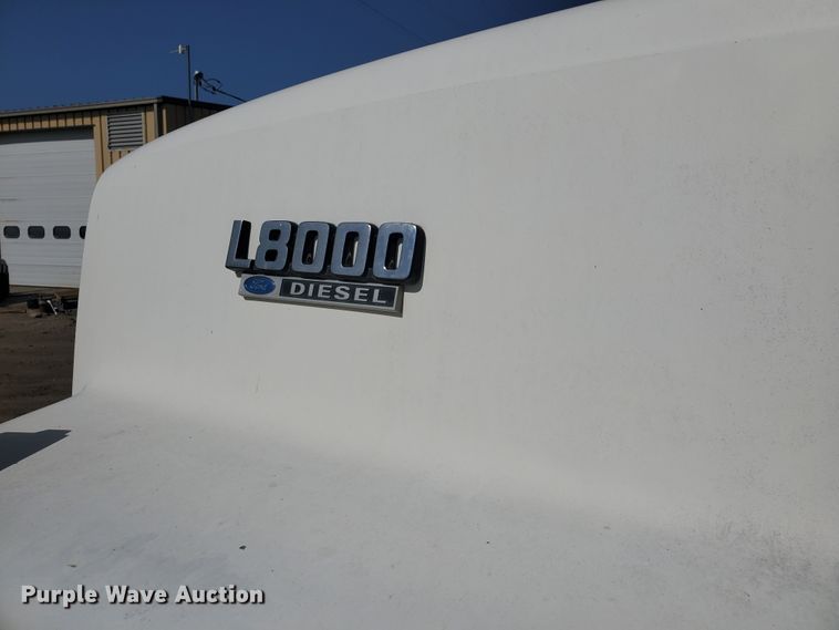 image for item IX9150 1992 Ford L8000  dump truck