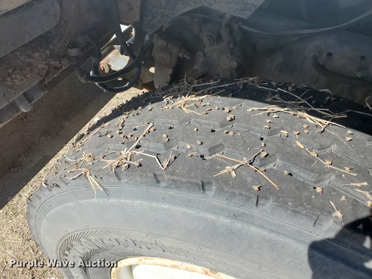 image for item IX9150 1992 Ford L8000  dump truck