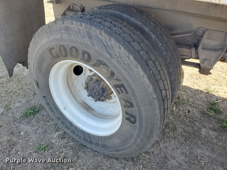 image for item IX9150 1992 Ford L8000  dump truck