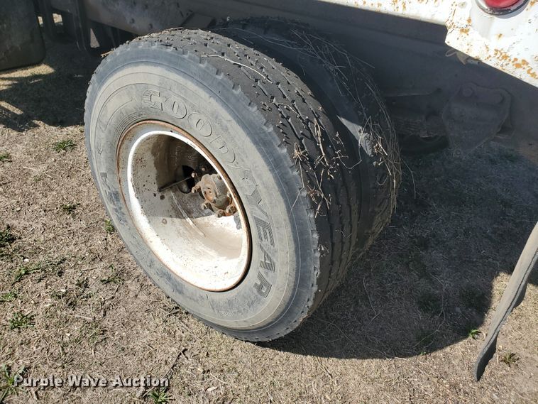 image for item IX9150 1992 Ford L8000  dump truck