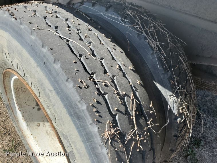 image for item IX9150 1992 Ford L8000  dump truck