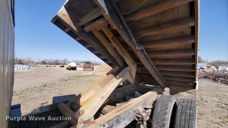 image for item IX9150 1992 Ford L8000  dump truck