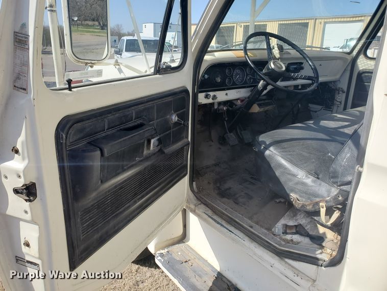 image for item IX9151 1978 Ford F600  bucket truck