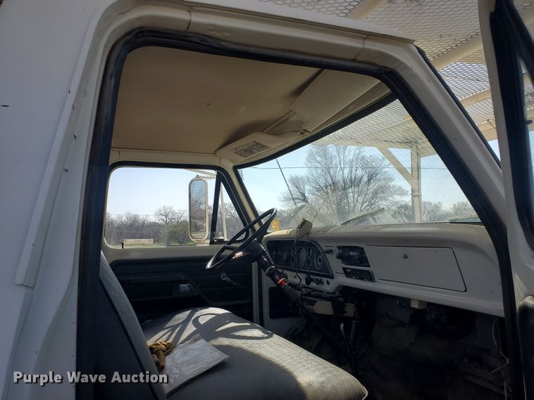 image for item IX9151 1978 Ford F600  bucket truck