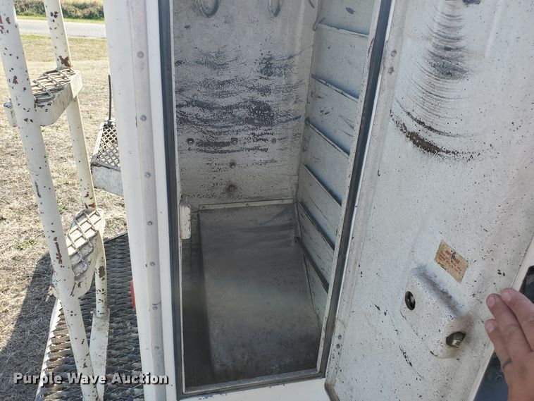 image for item IX9151 1978 Ford F600  bucket truck