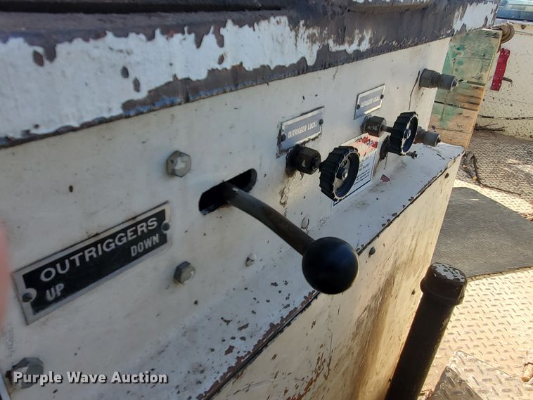 image for item IX9151 1978 Ford F600  bucket truck