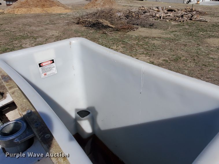 image for item IX9151 1978 Ford F600  bucket truck