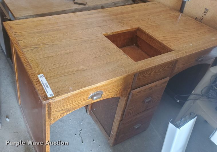 image for item IX9232 (4) desks