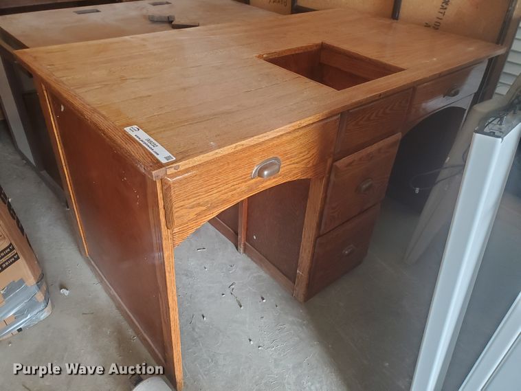 image for item IX9232 (4) desks