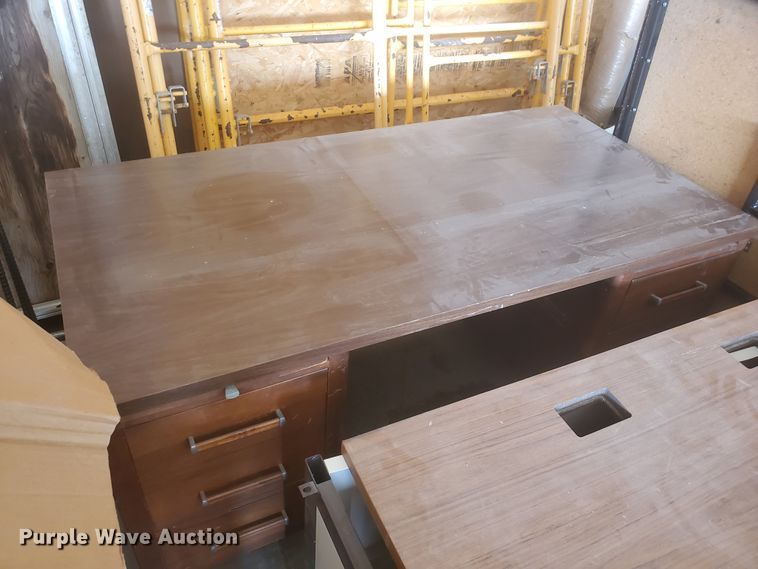 image for item IX9232 (4) desks