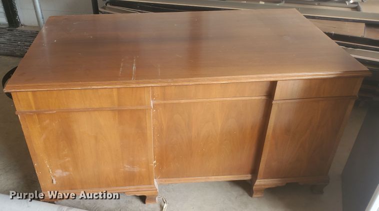 image for item IX9232 (4) desks