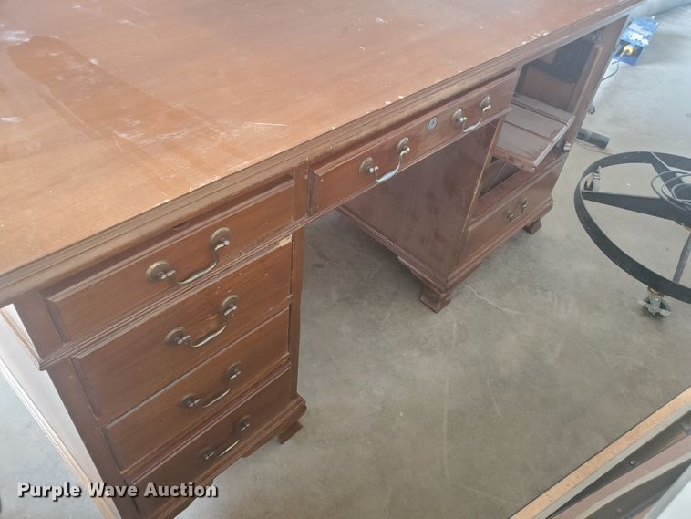 image for item IX9232 (4) desks