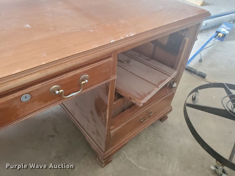 image for item IX9232 (4) desks