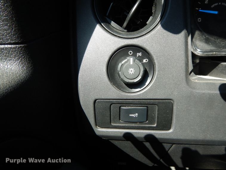 image for item IX9478 2013 Ford F150  SuperCrew pickup truck