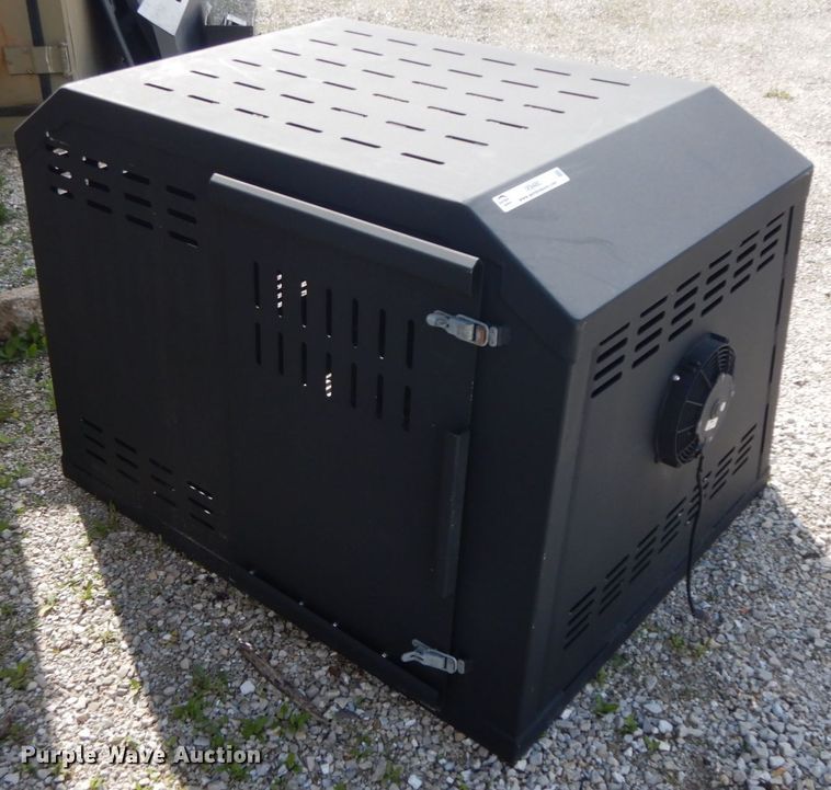 image for item IX9480 Metal dog kennel