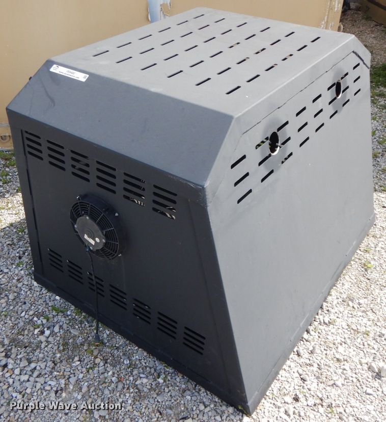 image for item IX9480 Metal dog kennel