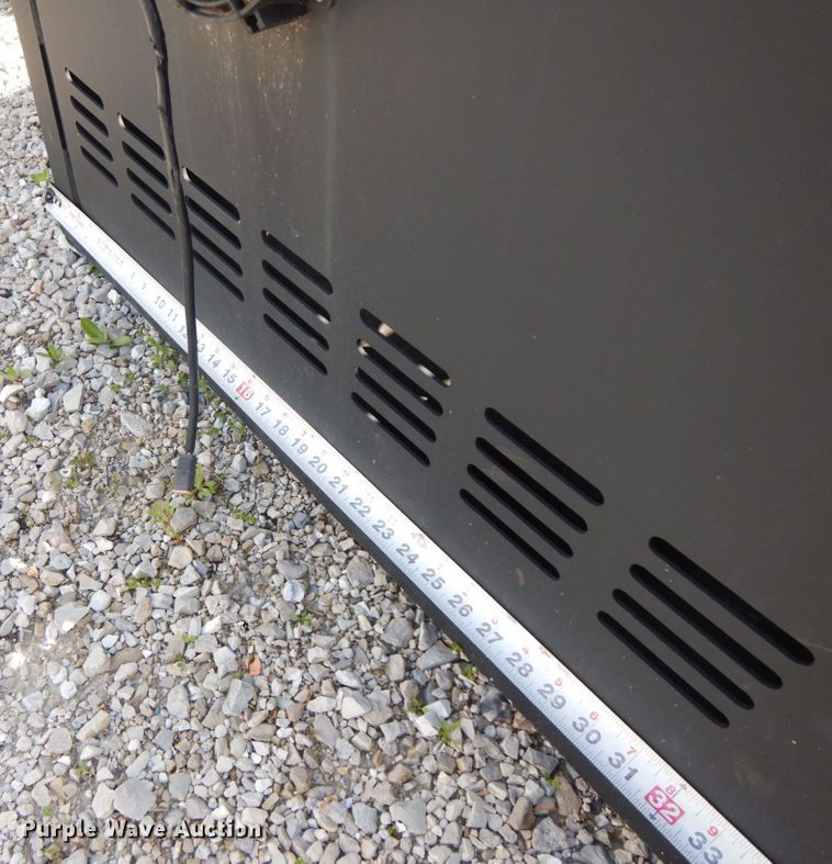 image for item IX9480 Metal dog kennel