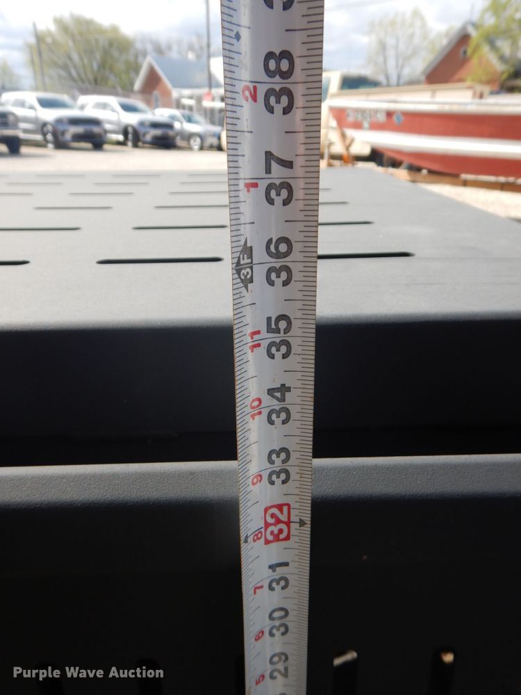 image for item IX9480 Metal dog kennel