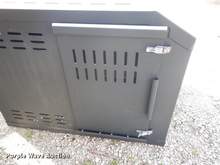 image for item IX9480 Metal dog kennel