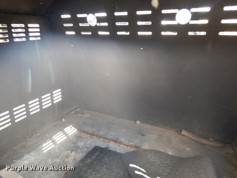 image for item IX9480 Metal dog kennel