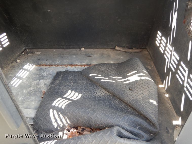 image for item IX9480 Metal dog kennel