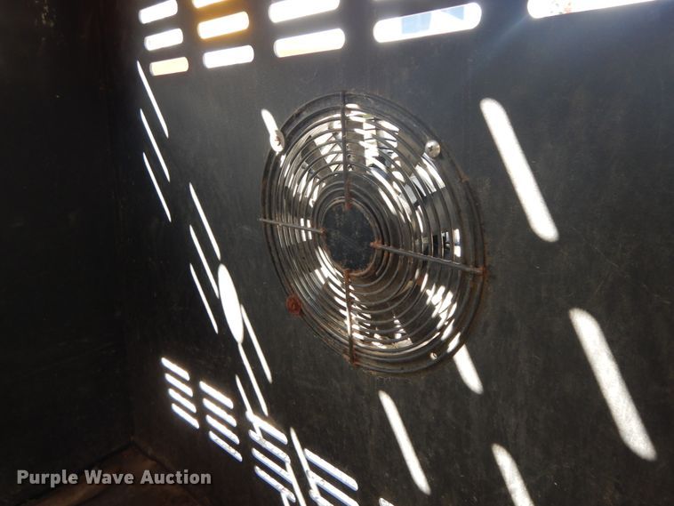 image for item IX9480 Metal dog kennel