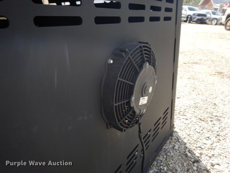 image for item IX9480 Metal dog kennel