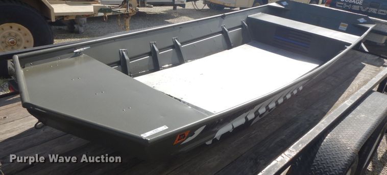 image for item IX9482 1999 OMC 1542M/T  boat