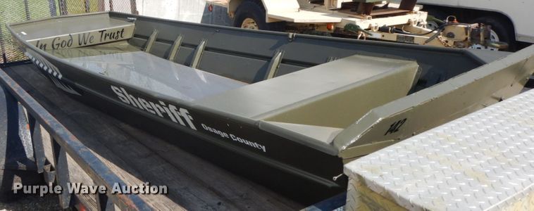 image for item IX9482 1999 OMC 1542M/T  boat