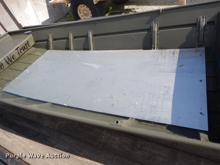 image for item IX9482 1999 OMC 1542M/T  boat