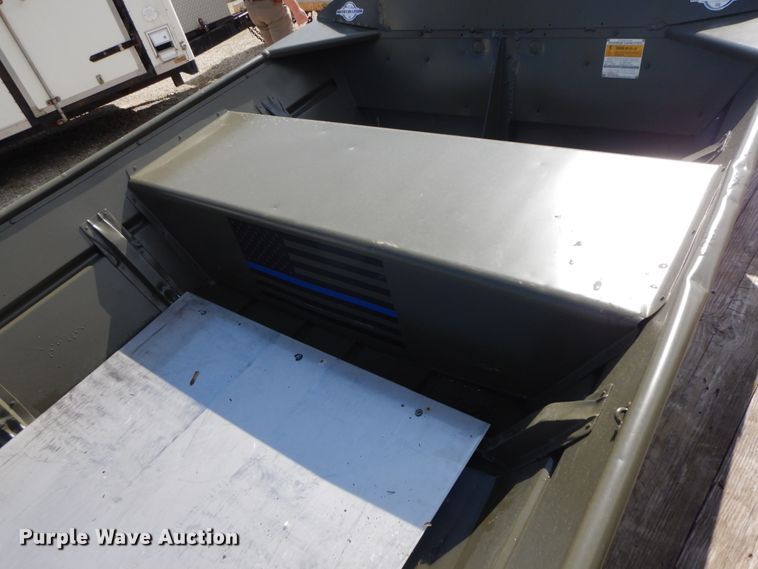 image for item IX9482 1999 OMC 1542M/T  boat