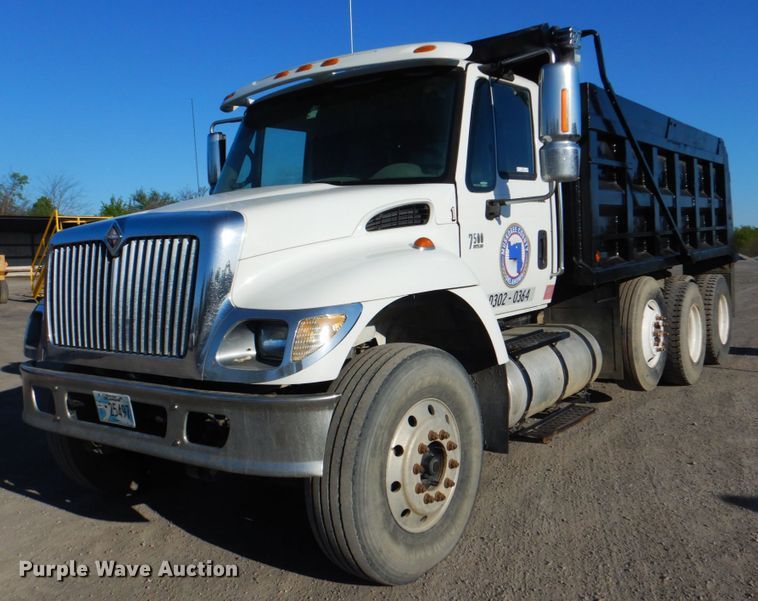 image for item IY9441 2005 International 7500  dump truck