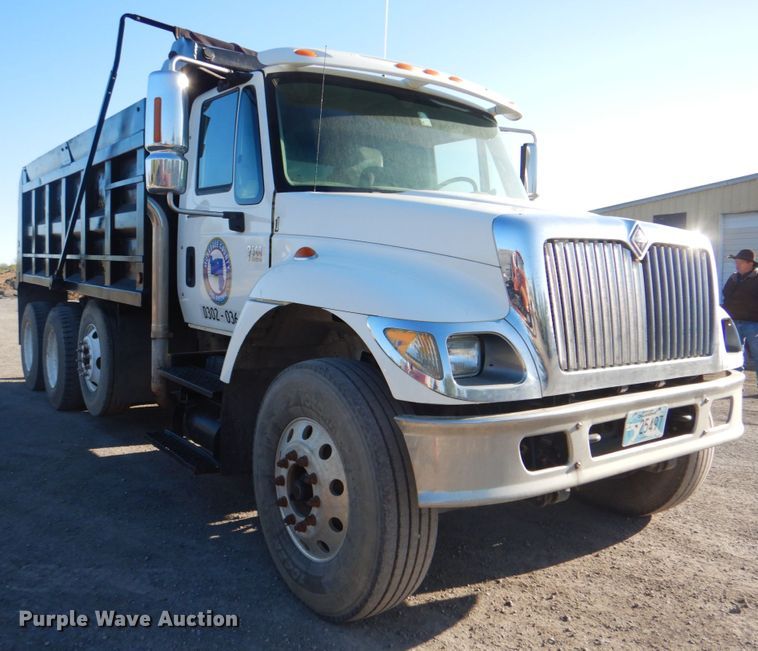 image for item IY9441 2005 International 7500  dump truck
